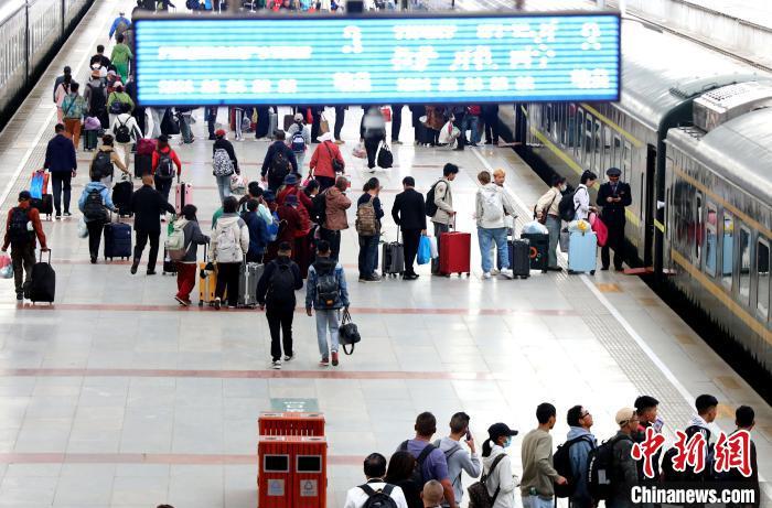 6月9日全国铁路预计发送旅客1260万人次