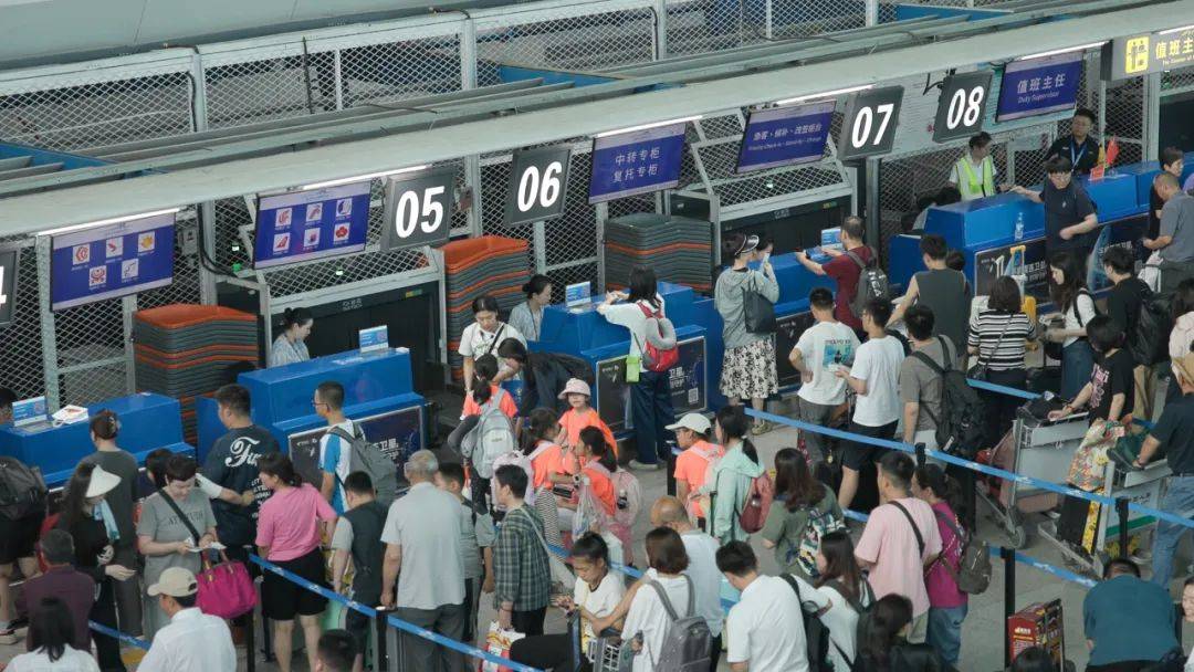 民航局：暑运日均运输旅客228.6万人次 同比增长11%