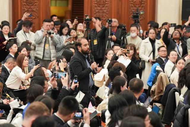 两会受权发布丨全国政协领导同志分别参加全国政协十四届三次会议分组讨论