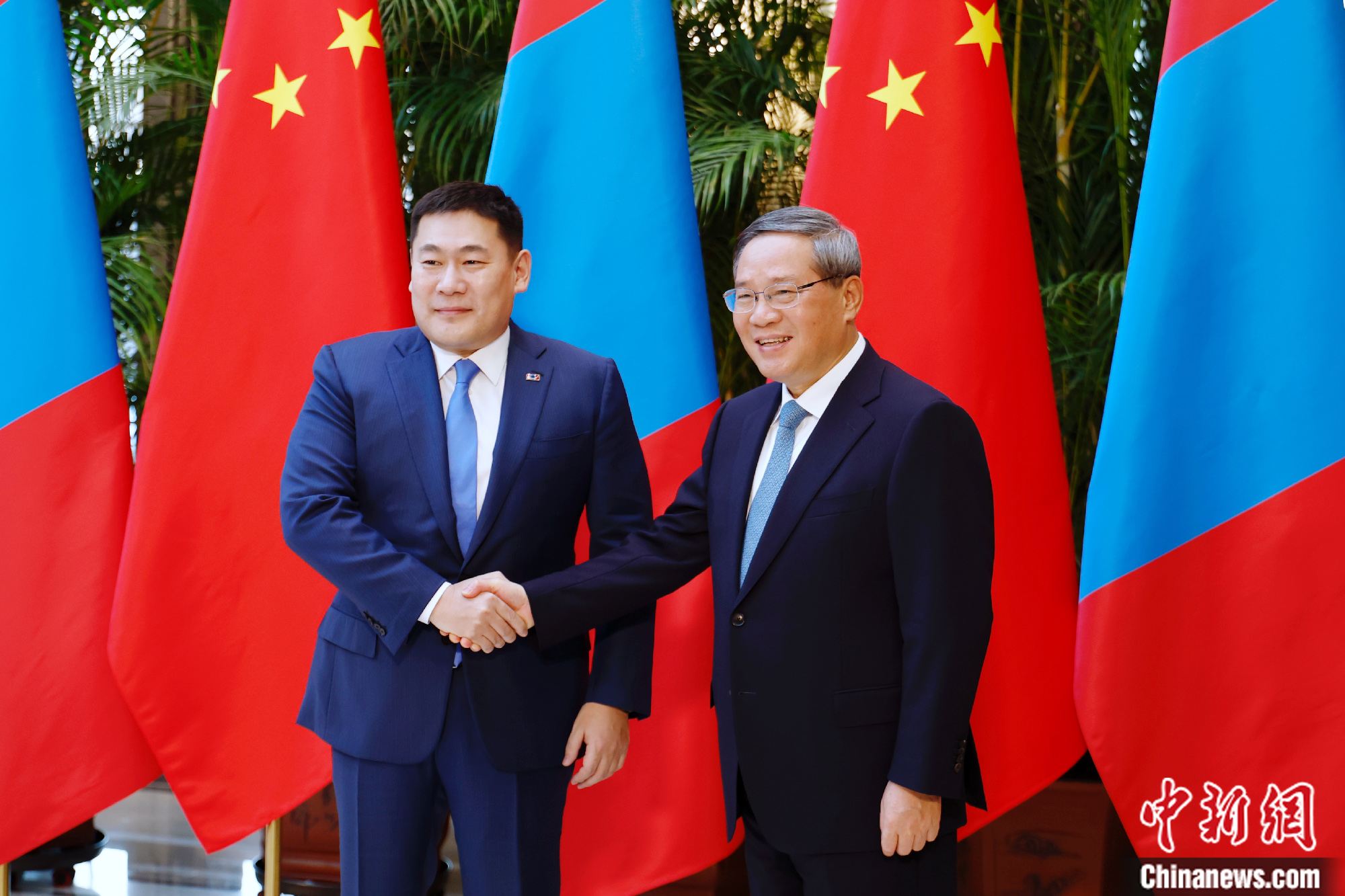 李强会见新加坡代总统张赞成