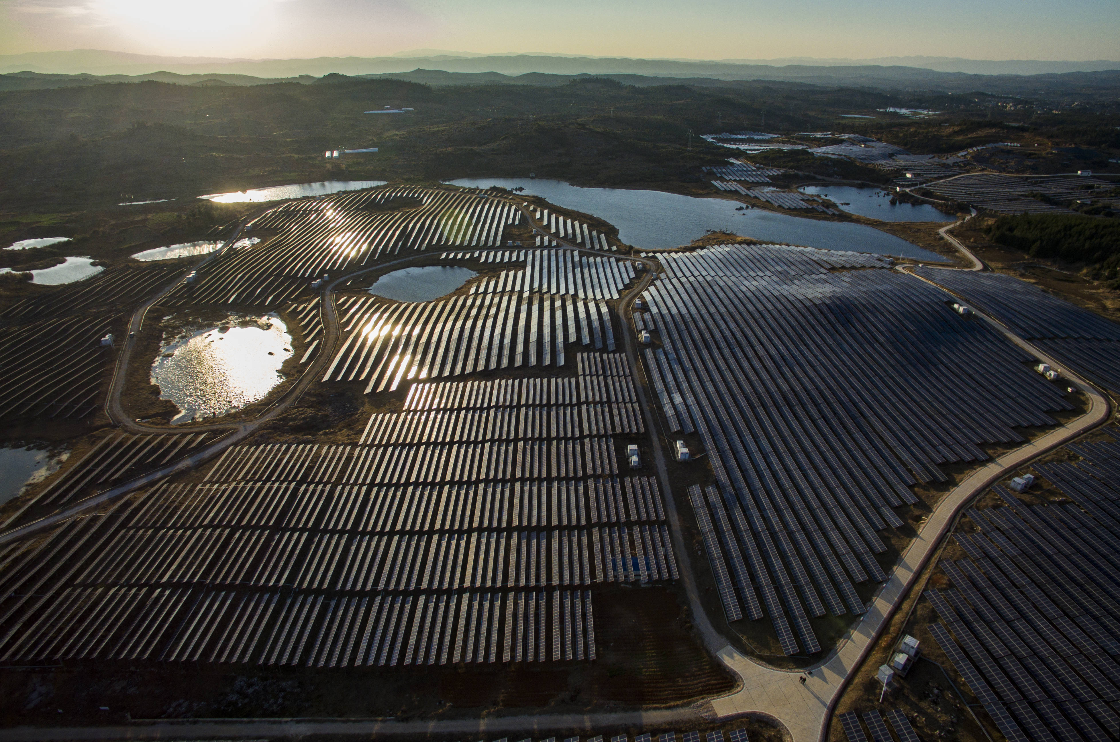 战高温斗酷暑 能源类上市公司全力保供