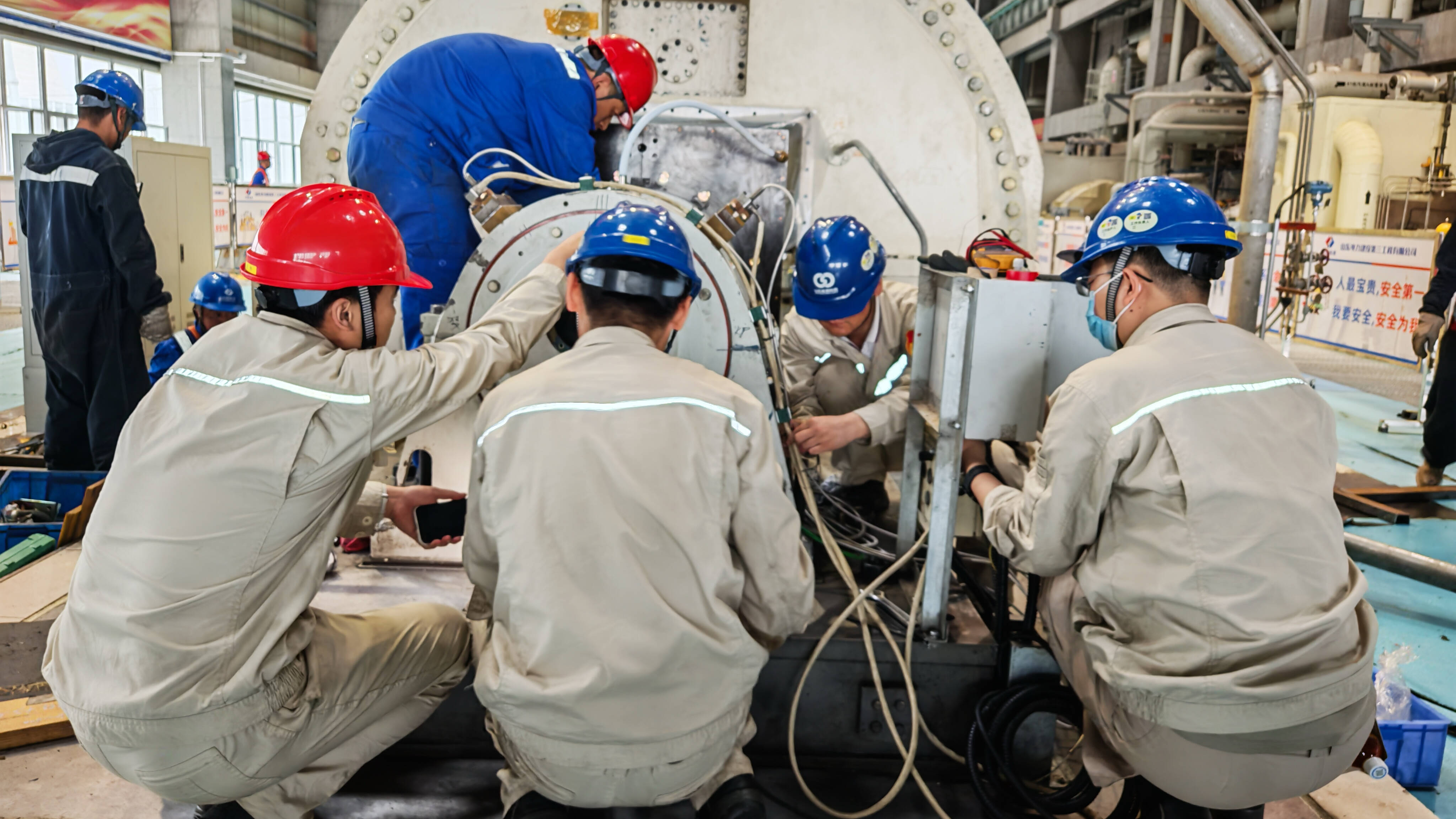 战高温斗酷暑 能源类上市公司全力保供