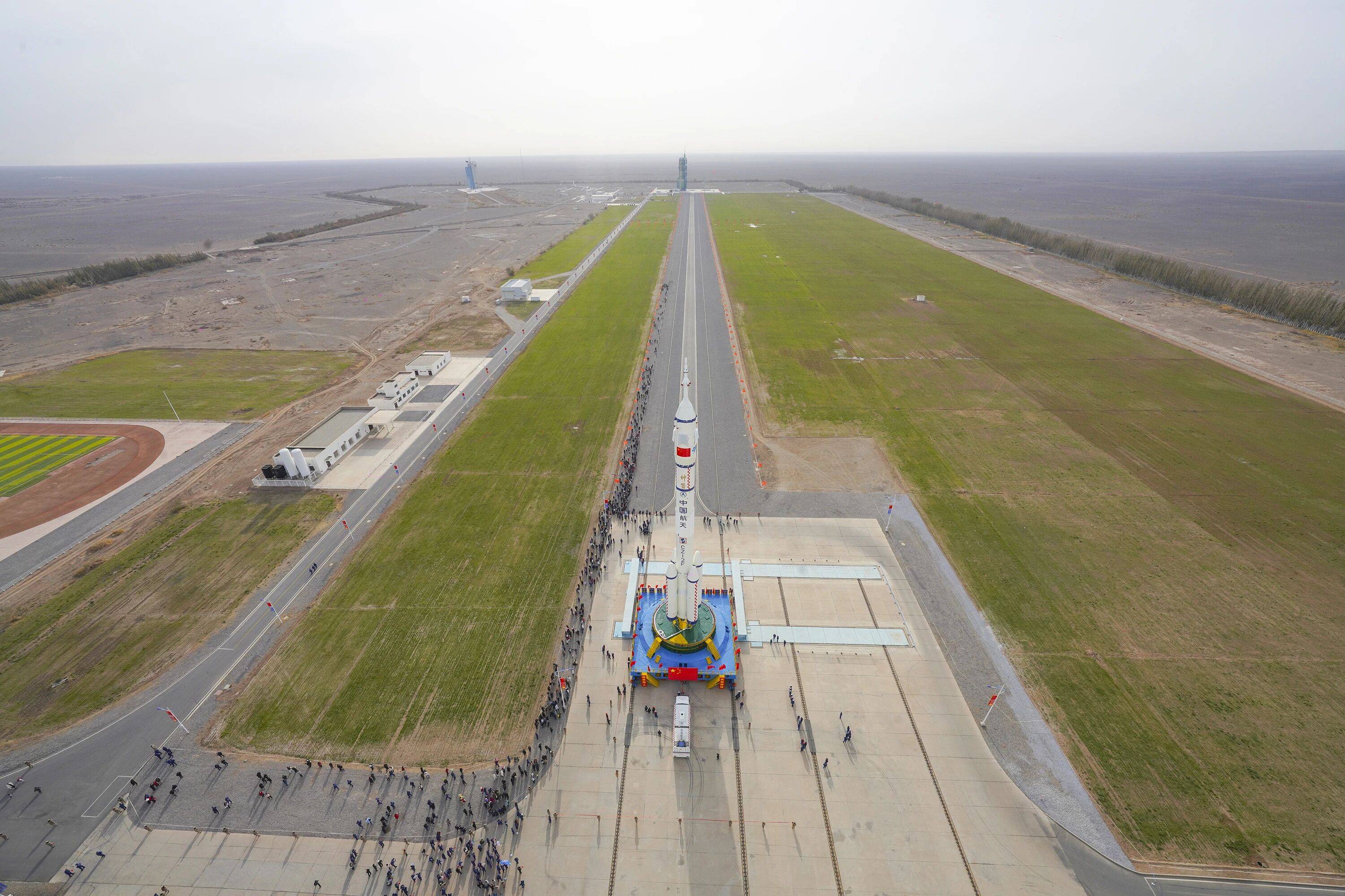 神舟二十二号飞船载货飞赴中国空间站 我国首次应急发射任务取得圆满成功