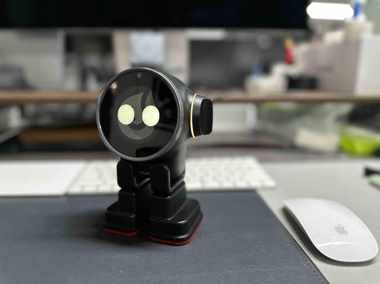 “巧手机器人”实现双面抓握与自主爬行