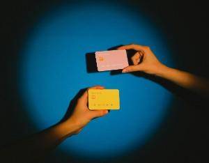 “揽储大战”明暗线：中小行加息送礼 大行向AUM要增长