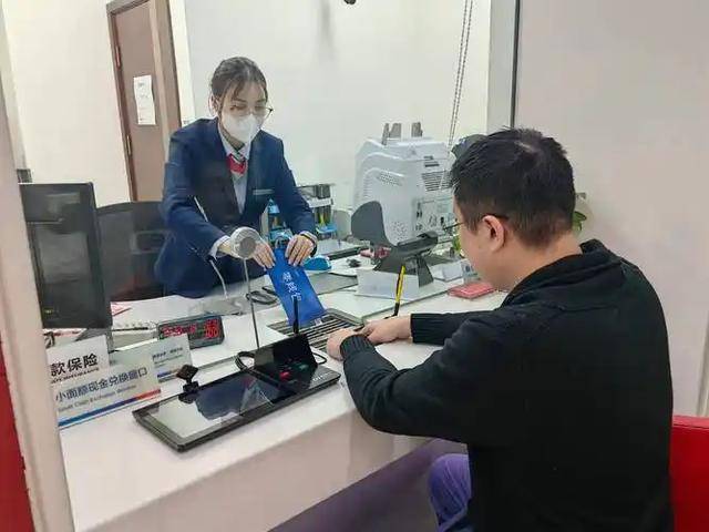 “揽储大战”明暗线：中小行加息送礼 大行向AUM要增长