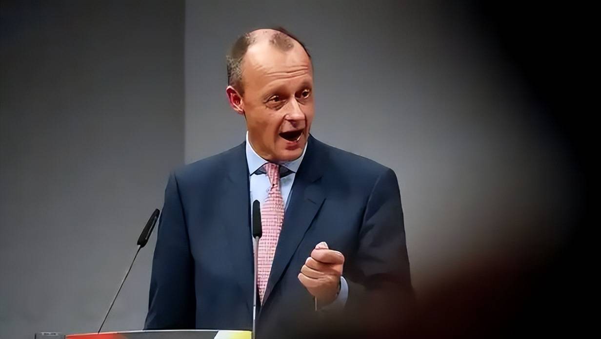 德国总理默茨抵达北京开始访华 高规格经贸代表团随行