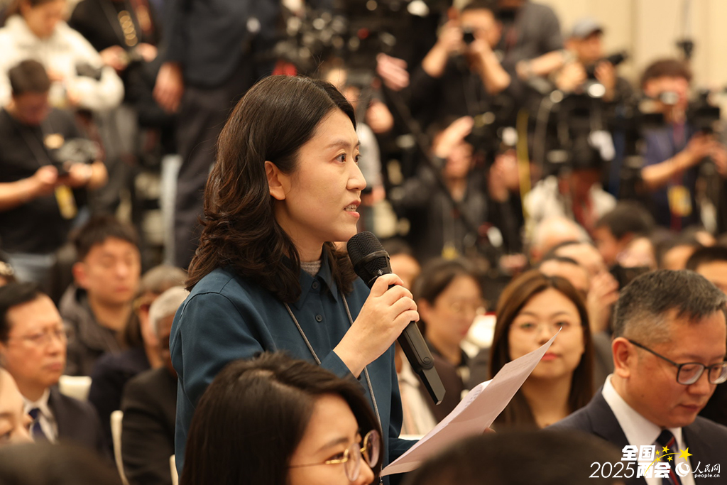 新华社记者带你听两会丨听，“进”的共识