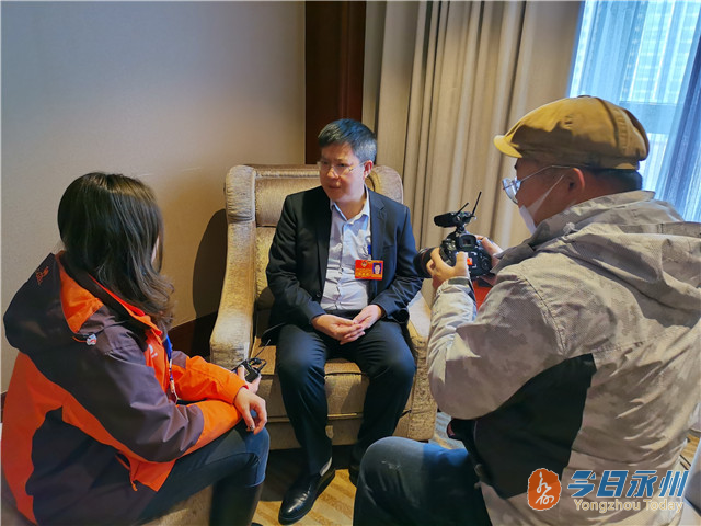 两会现场声丨听，“部长通道”上的政策信号