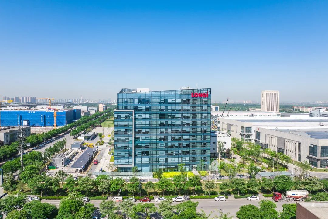开拓低载荷工商业屋顶市场 隆基绿能发布轻质双防组件