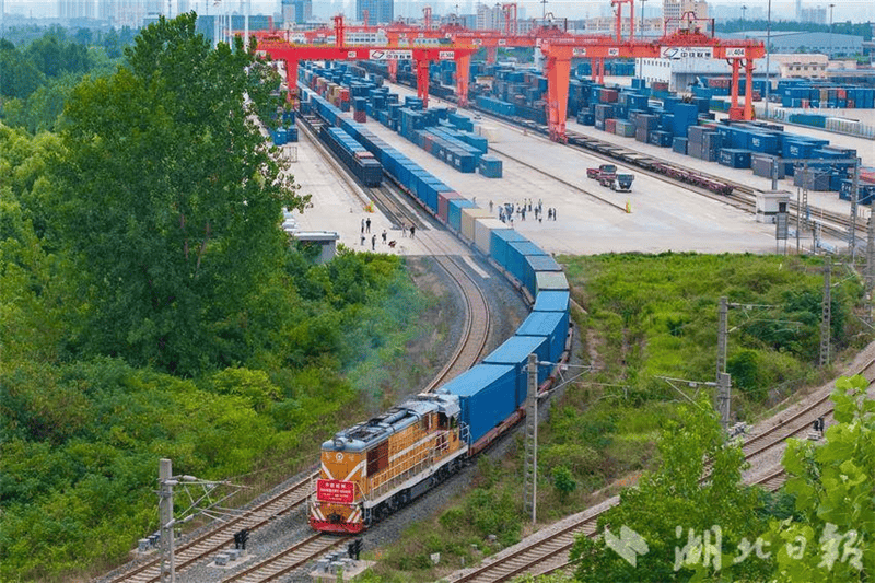 今年以来中欧班列中通道出入境中欧班列突破1500列