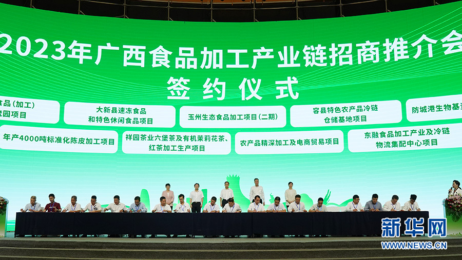 新华财经丨“小包裹”的引力场：快递经济赋能大产业