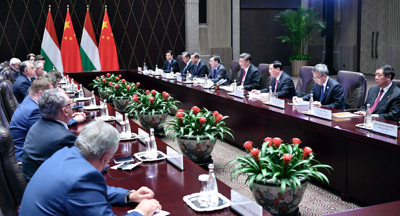 习近平会见新西兰总理拉克森