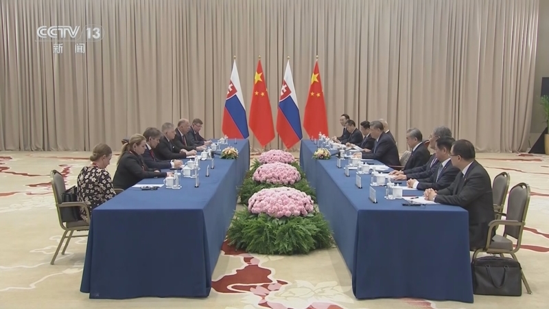习近平会见新西兰总理拉克森