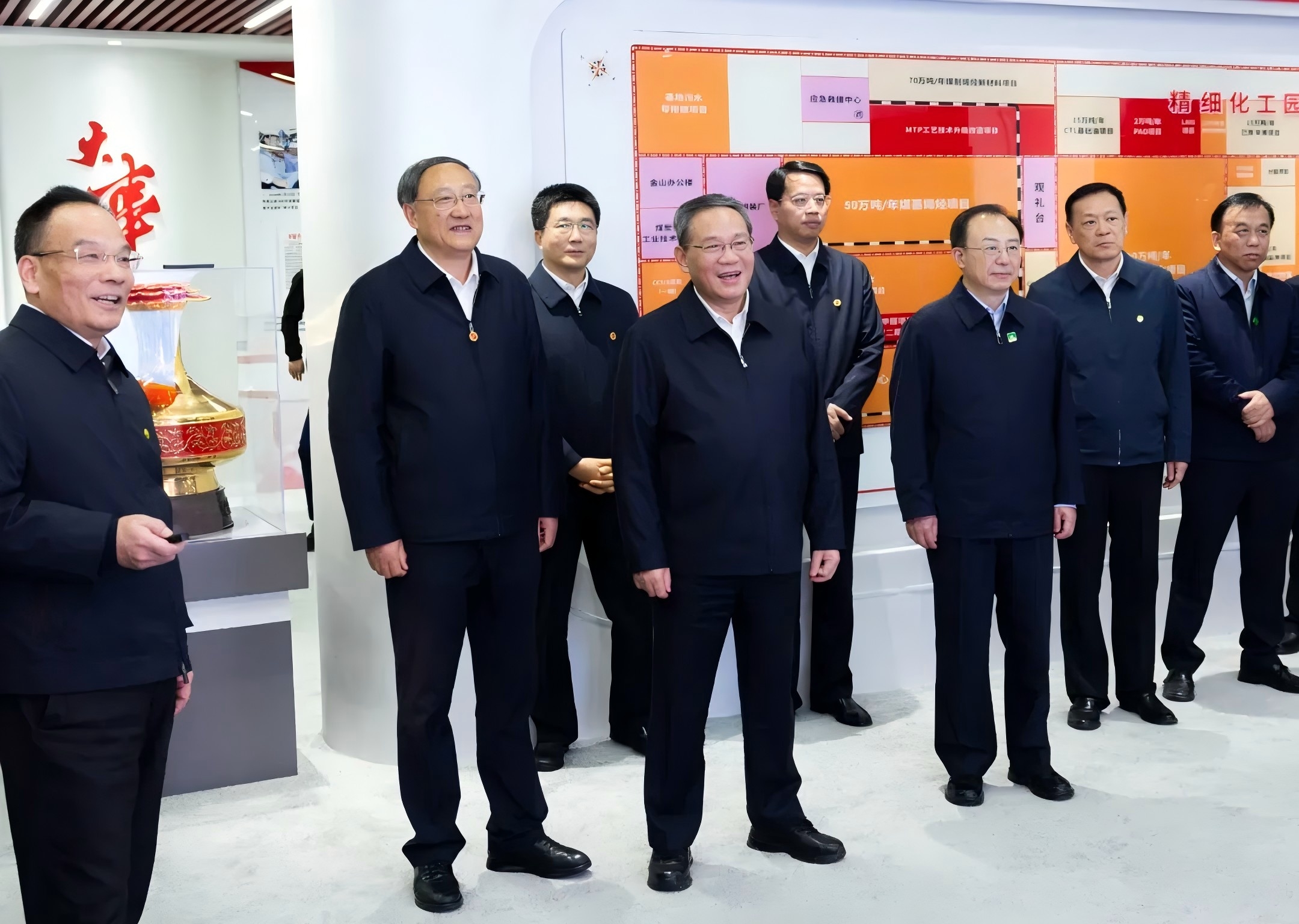 李强出席2025世界人工智能大会暨人工智能全球治理高级别会议开幕式并致辞