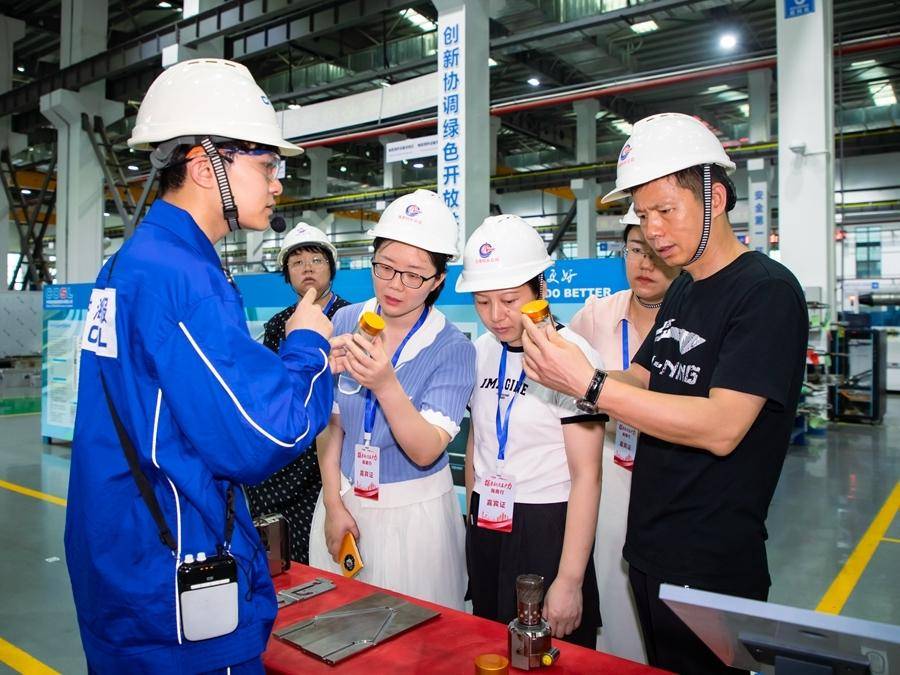 活力中国调研行丨向智向新！福建传统产业逐新潮