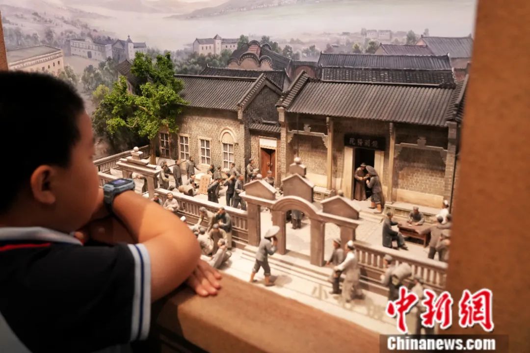 纪念中国人民抗日战争暨世界反法西斯战争胜利80周年大会在京隆重举行 习近平发表重要讲话并检阅受阅部队