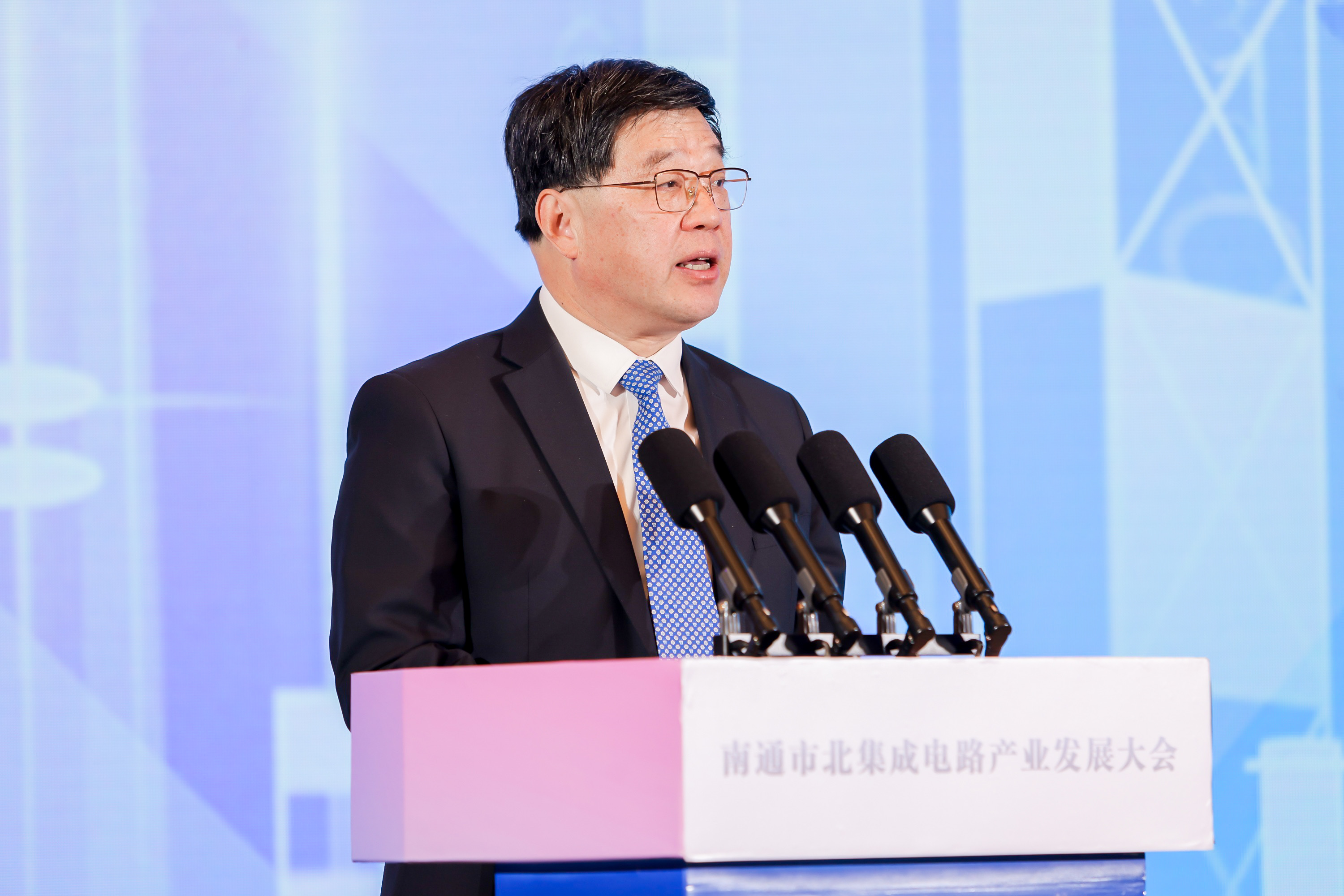 打造具有国际竞争力的集成电路产业集群 2025集成电路（无锡）创新发展大会开幕