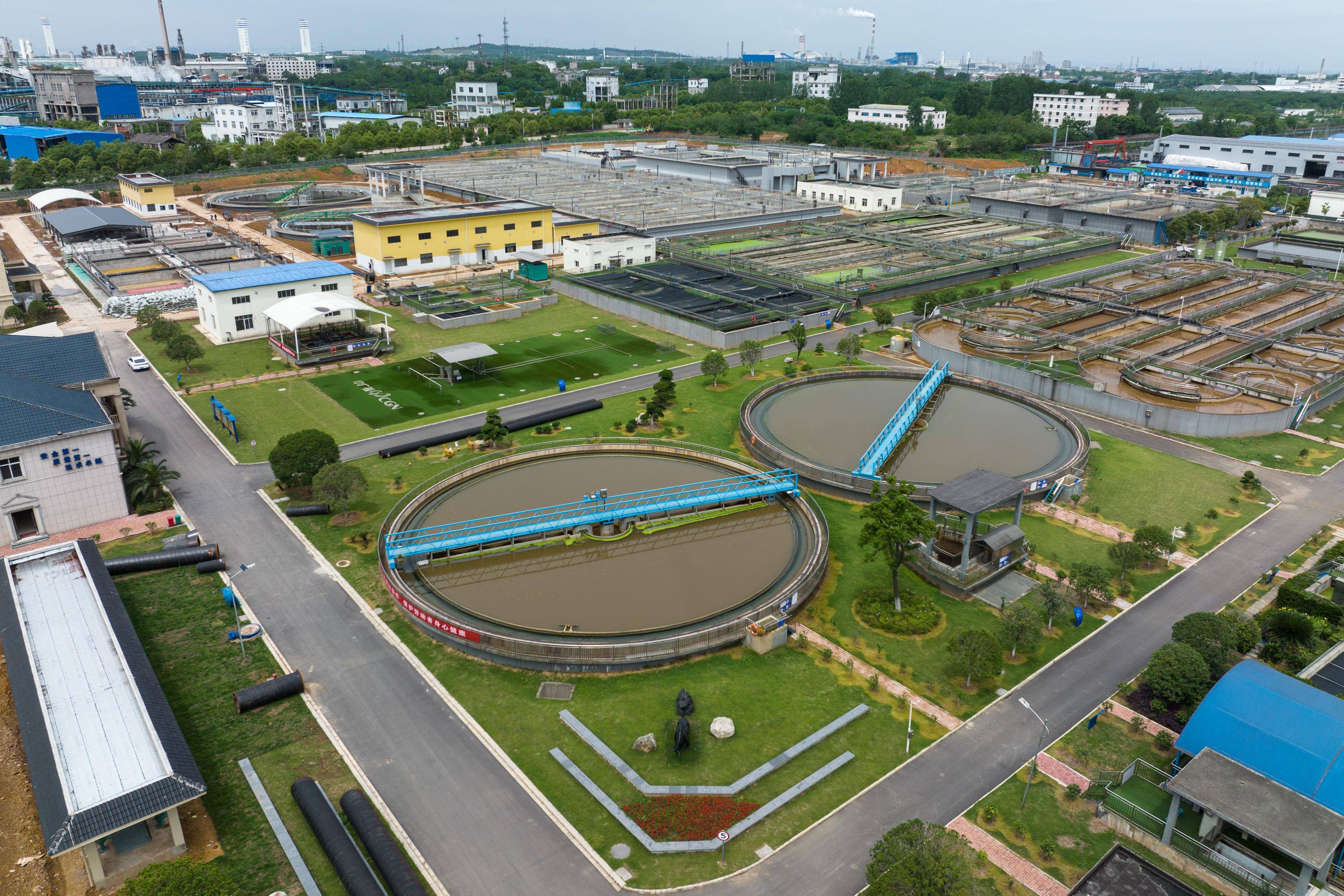 碧水新颜启迪江河之治——智库报告解析新时代长江治理