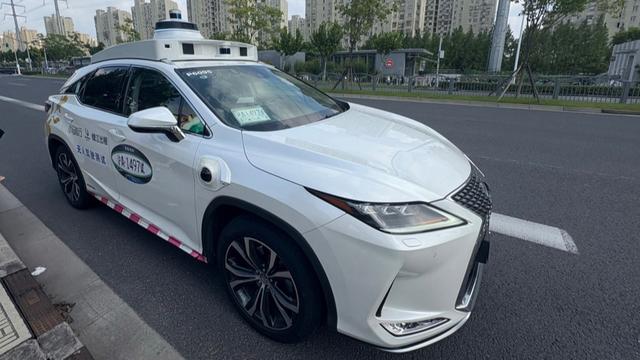 上海无人驾驶出租车开跑 现存无人驾驶相关企业超7800家