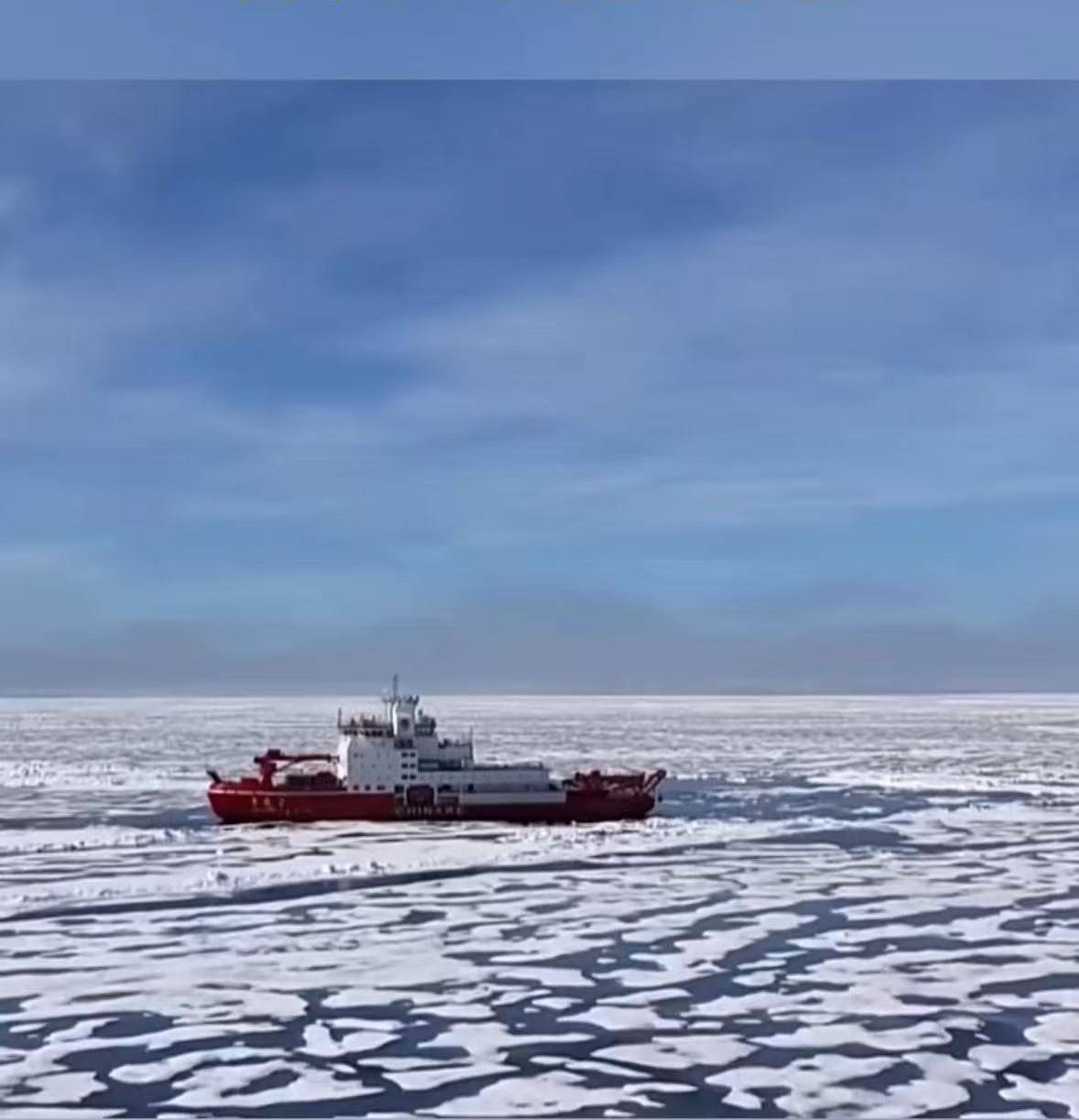 “奋斗者”号回到三亚 载人深潜“双雄”在北极实现水下联合作业