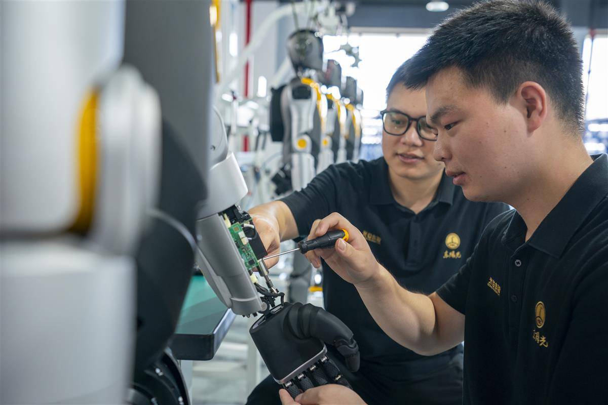 四中全会精神在基层|记者手记：每周都在迭代！人形机器人为啥进步“神速”？