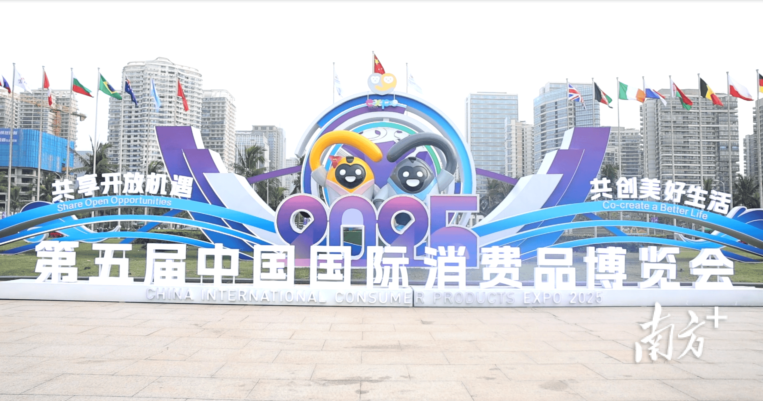 新华鲜报·第八届进博会|越长越“高”!进博会八岁了