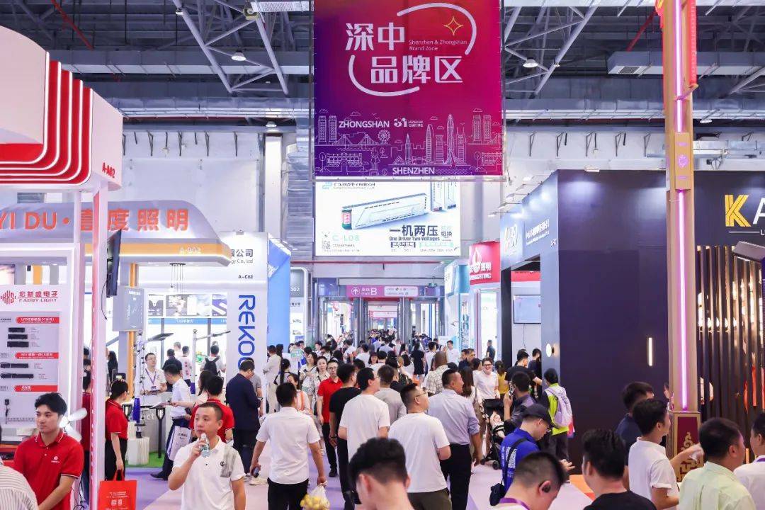 新华鲜报·第八届进博会|越长越“高”!进博会八岁了