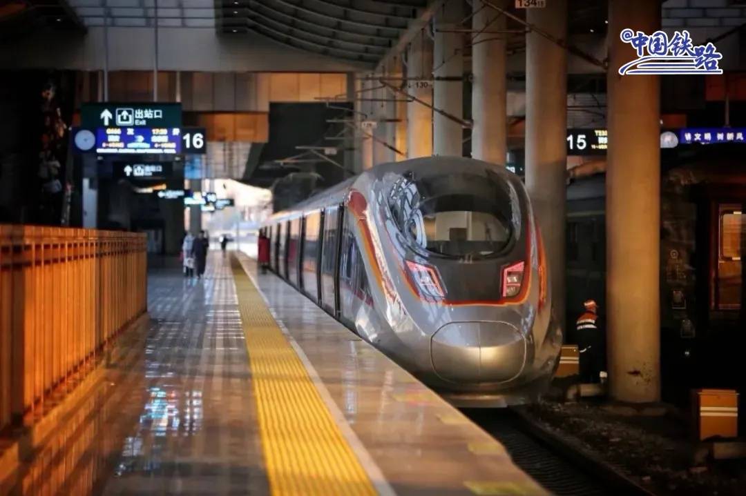 “双节”期间全国铁路旅客发送人数将超过2.19亿人次