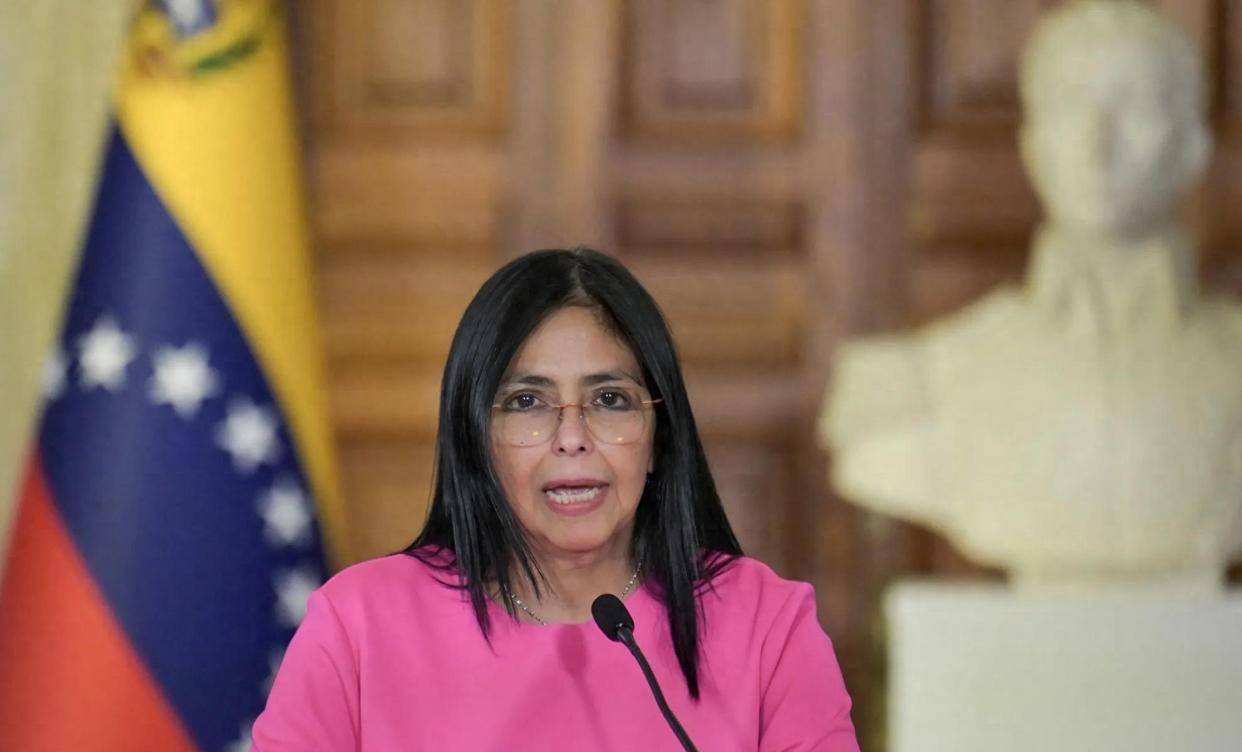 委内瑞拉代总统签署石油法改革相关法案