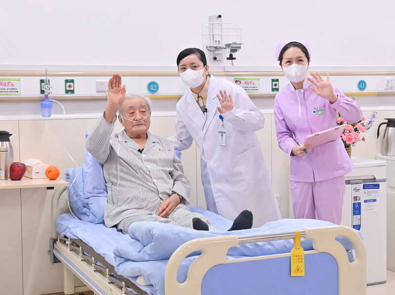 习近平春节前夕在北京看望慰问基层干部群众