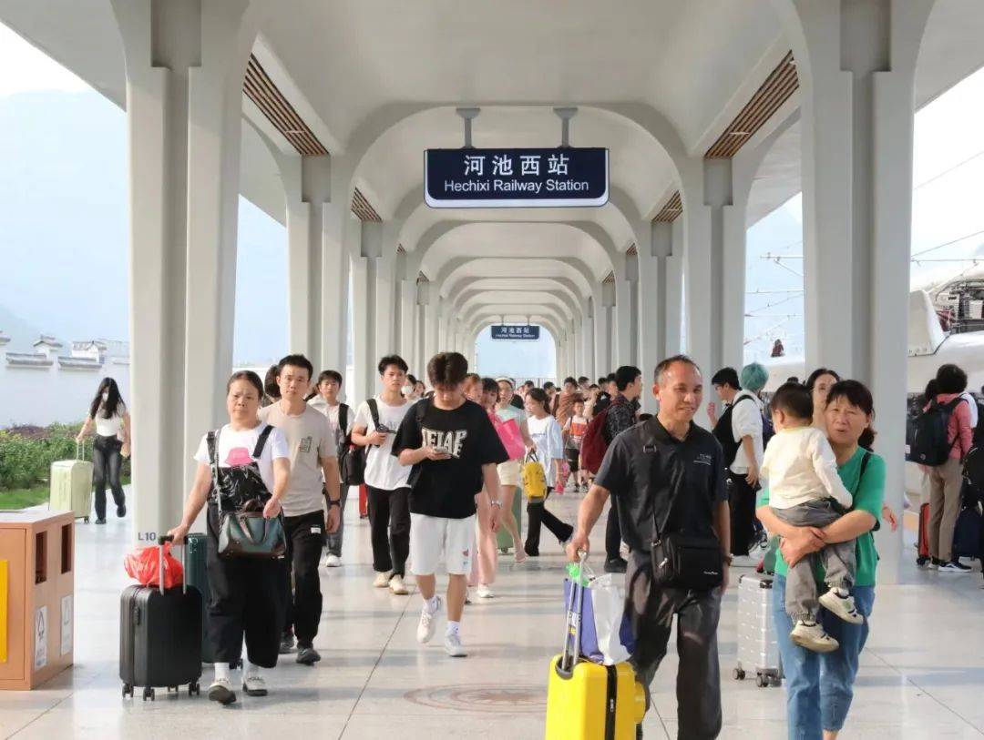 铁路部门节后客流高峰时段将增开夜间高铁列车