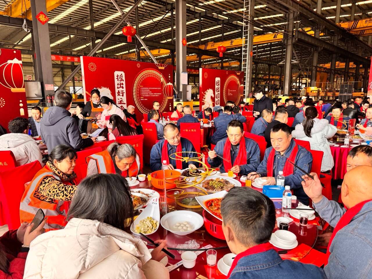 新春走基层丨解码年夜饭里的“团圆生意经”