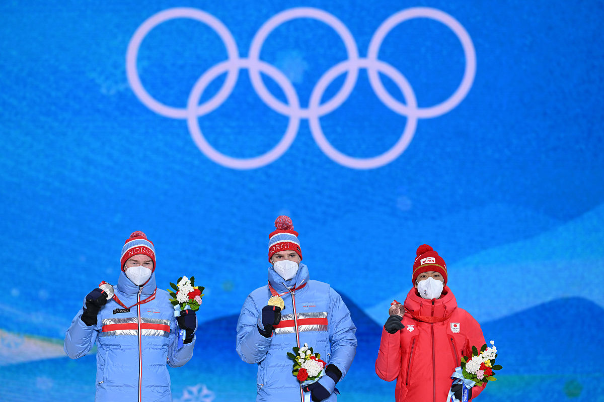 冬奥会丨中共中央 国务院致第25届冬奥会中国体育代表团的贺电