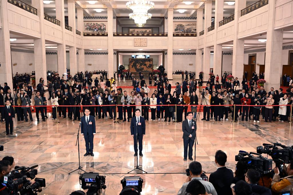 新华社旗下四大财经媒体看两会丨远见 共筑强大的中国金融