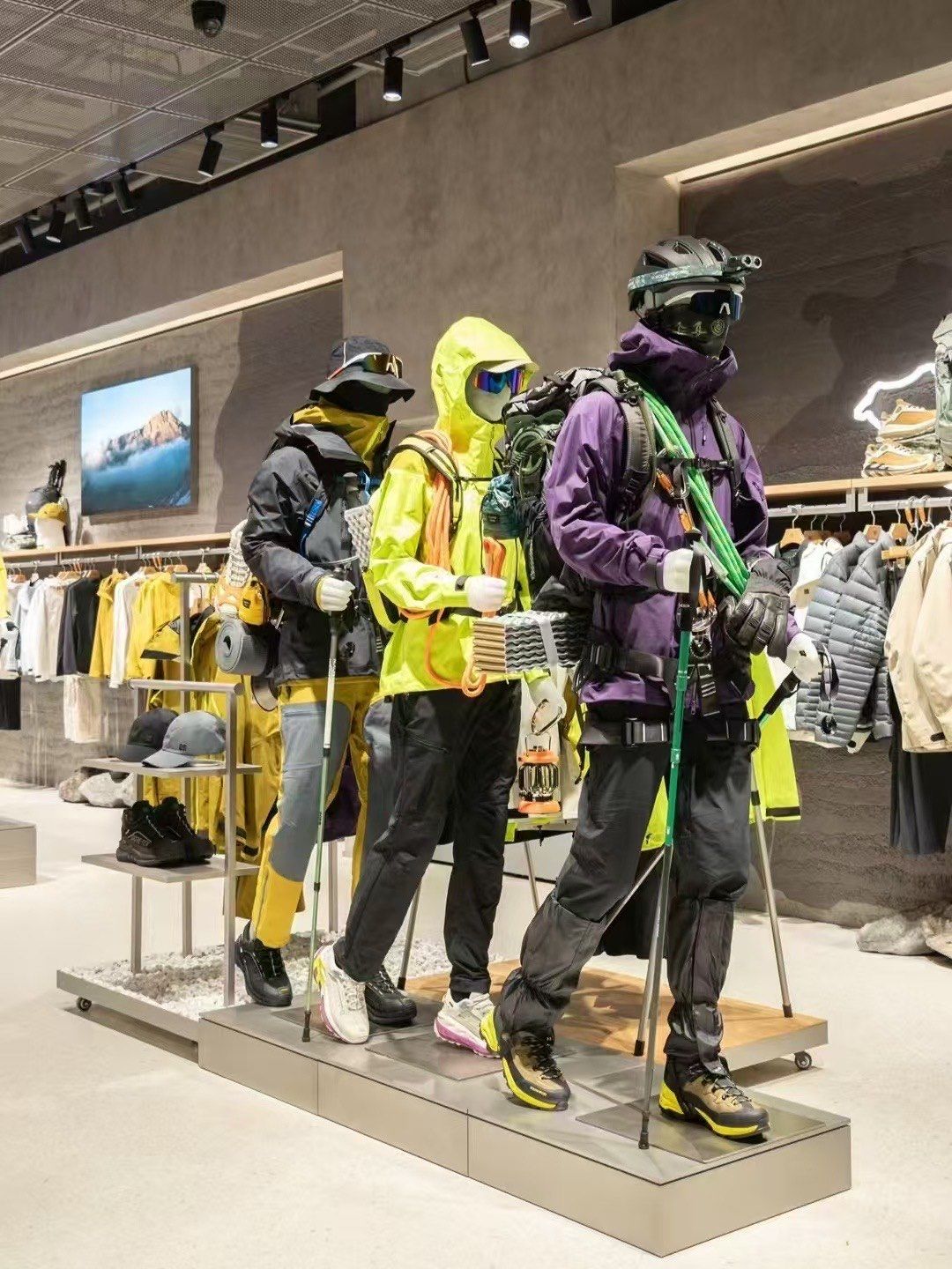 可隆捐赠价值超200万元专业装备支持山林巡护