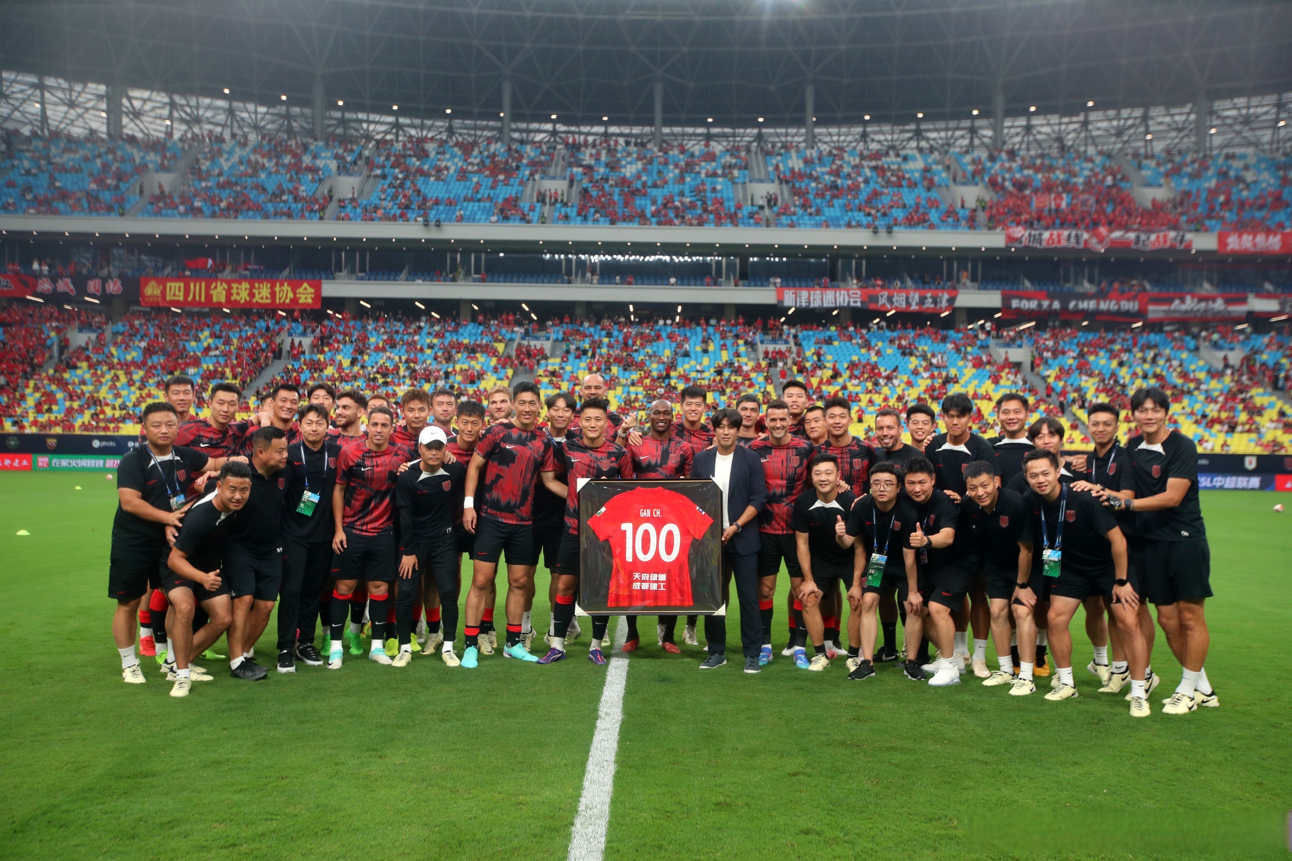 跻身“十万亿俱乐部” 中信银行业绩会透露经营路线图