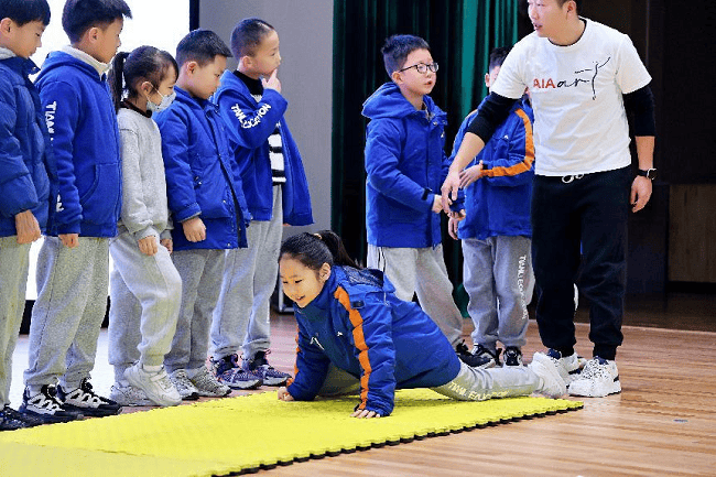 “AIA健康校园计划”亮相上海教博会点亮青少年健康教育新路径